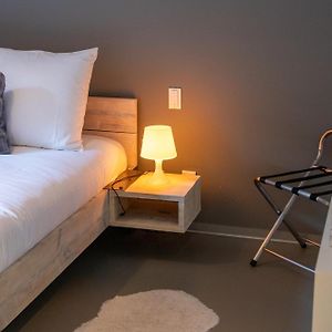 London 993 Apt 202